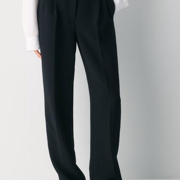 NWT Aritzia Effortless Pant in Crepette - High-waisted, wide-leg trousers - Picture 6 of 15